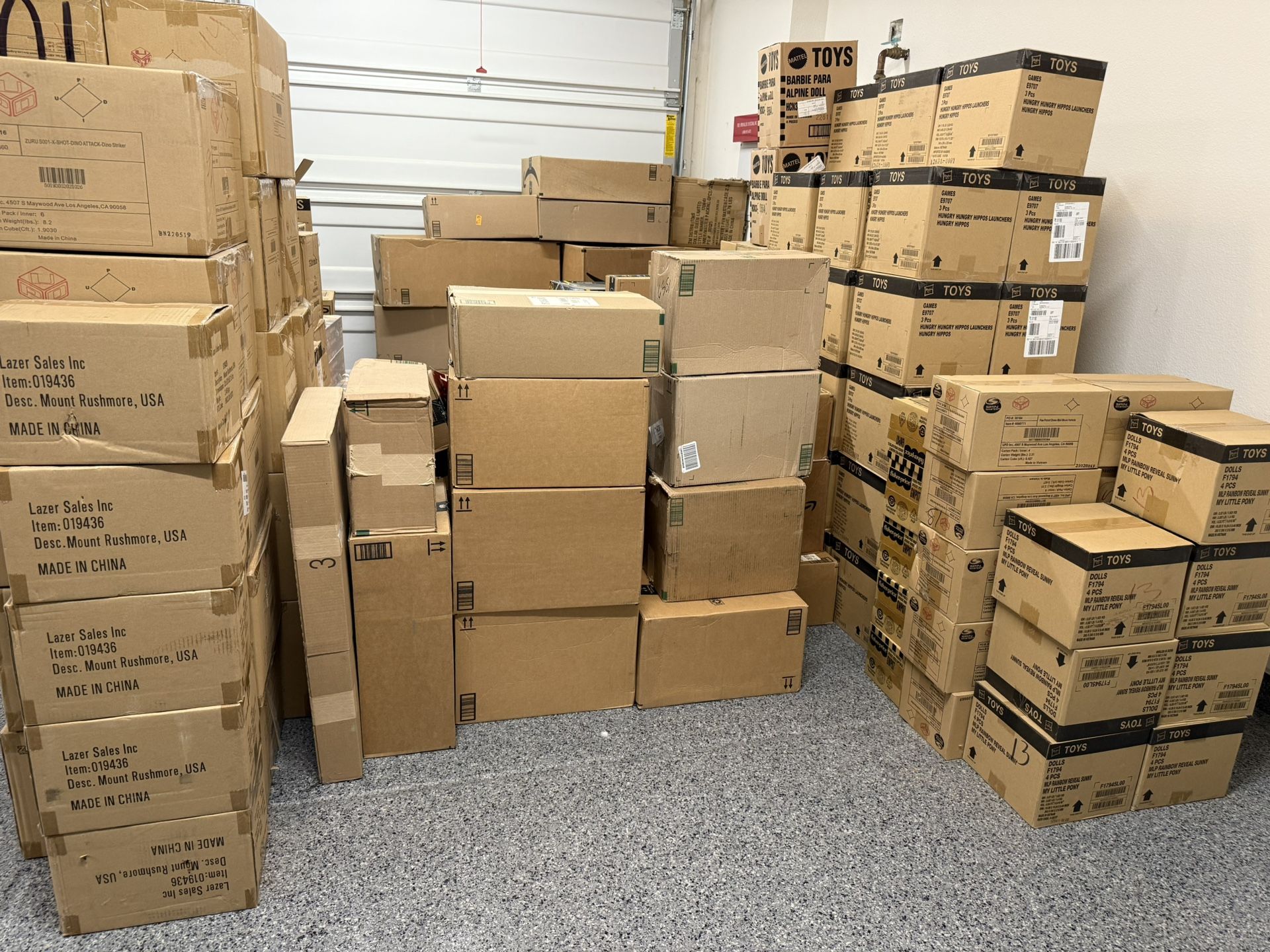 1165 Units of Unopened Toys from a Retail Toy Business Closure + Extra