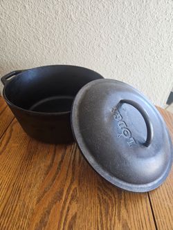 Lodge 5 quart Cast Iron Dutch Oven with Lid
