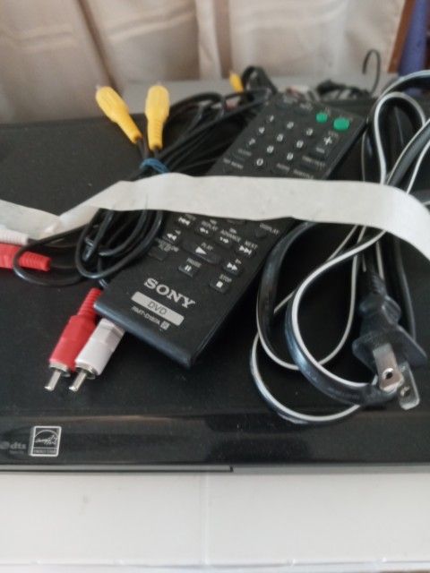 Sony DVD Player With Remote And Cables