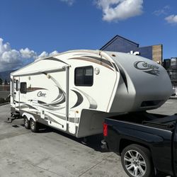 2014 Fifth Wheel Travel Trailer 32 Ft Private Bedroom 