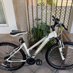 TREK SKYE S ALUMINUM MOUNTAIN BICYCLE -LIKE NEW-