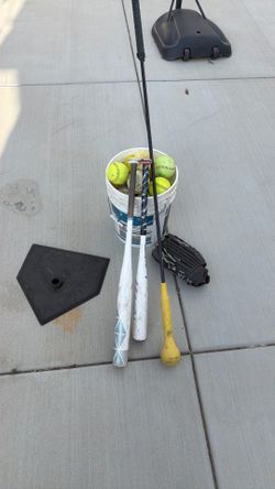 Free Softball 🥎 bat , balls etc