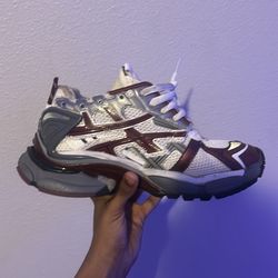 Balenciaga runner wine red size 9 1/2