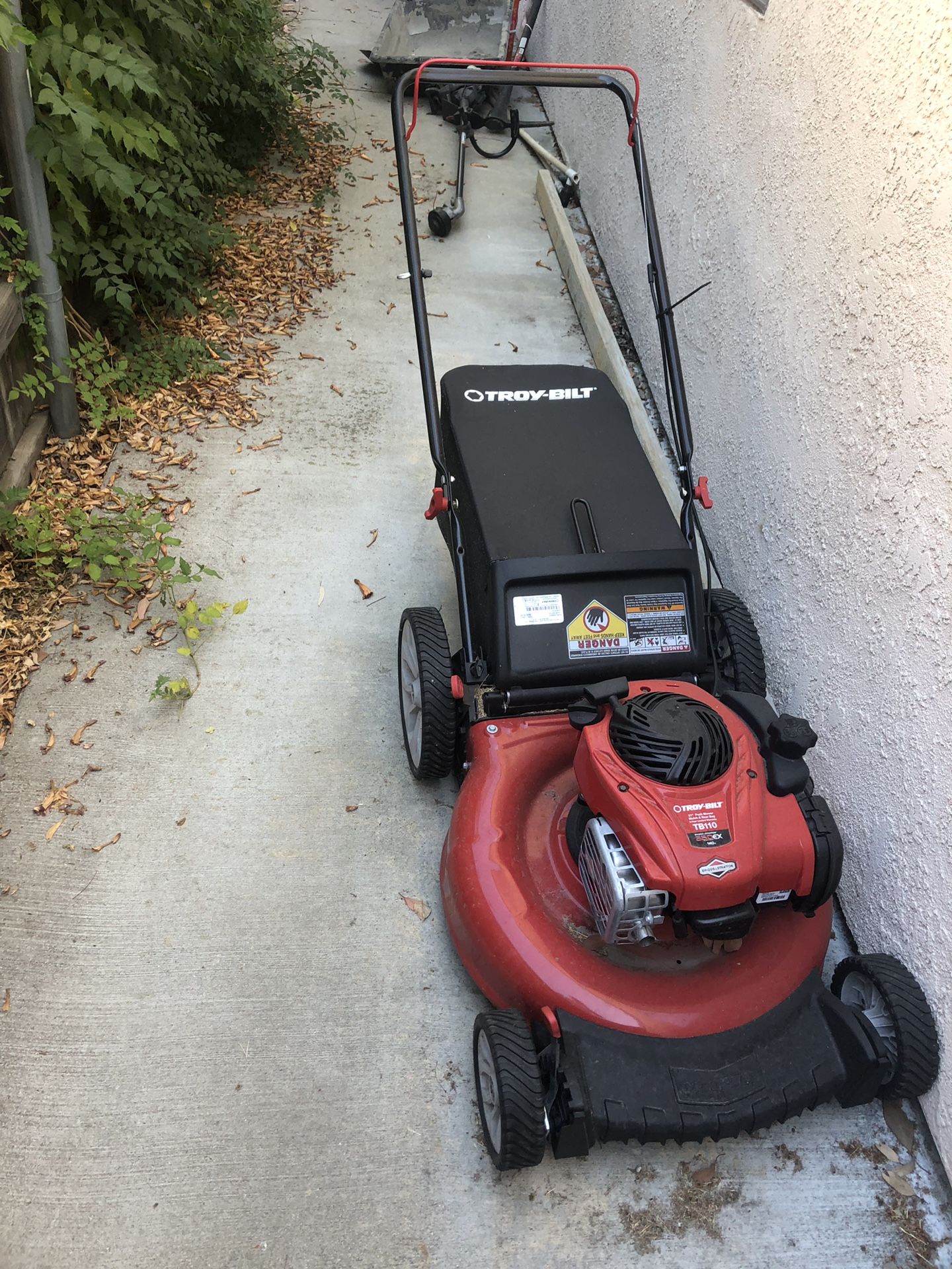 Lawn mower Troy built used 2 times