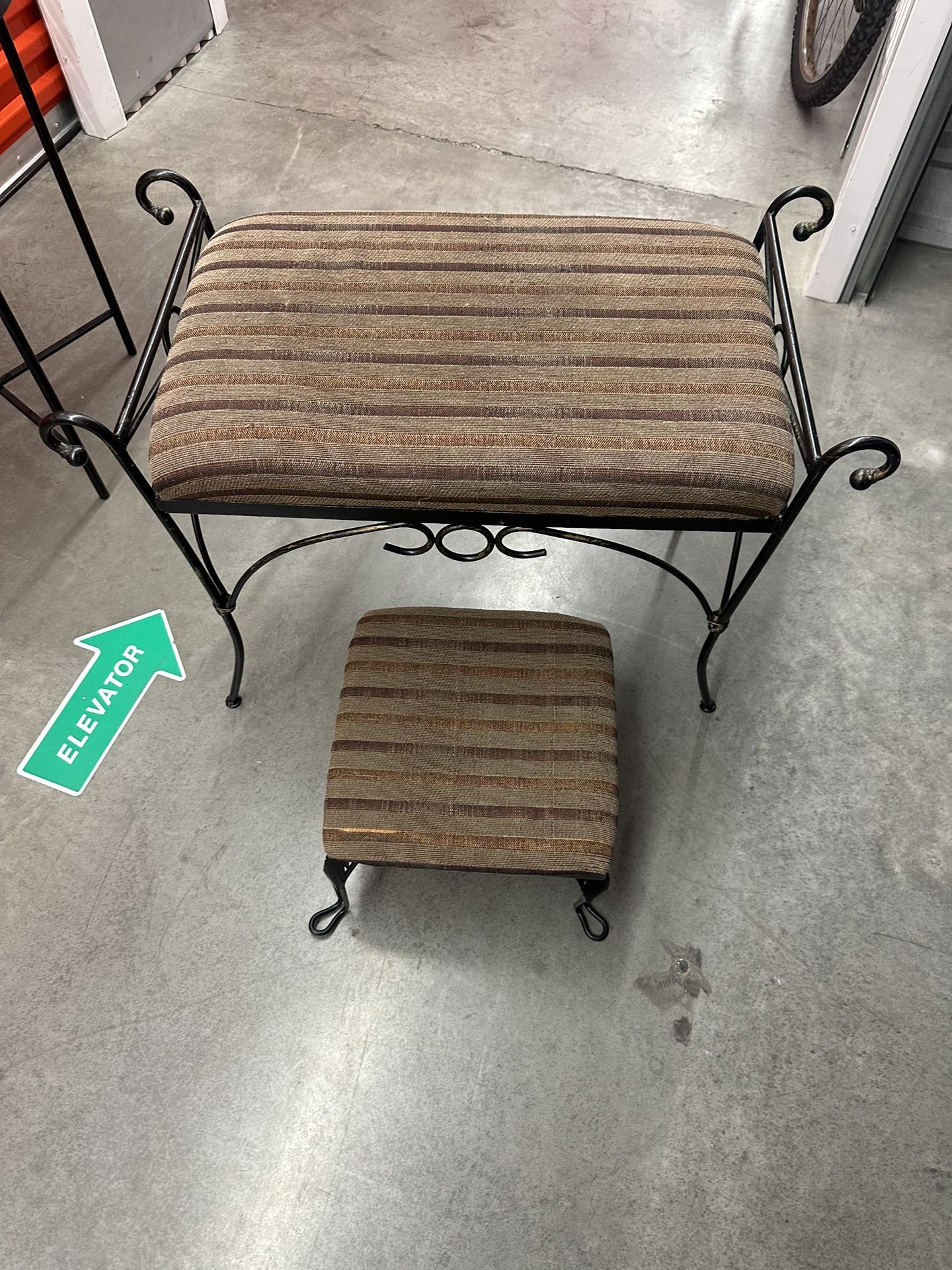 Nice Iron Frame Vanity Bench And Foot Rest