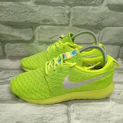 Nike Womens Roshe Flyknit Size 6.5 Voltage Green Lace Up Sneaker Shoes 