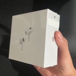 *SEND BEST OFFER * Airpods Pro 2nd Generation With White Case