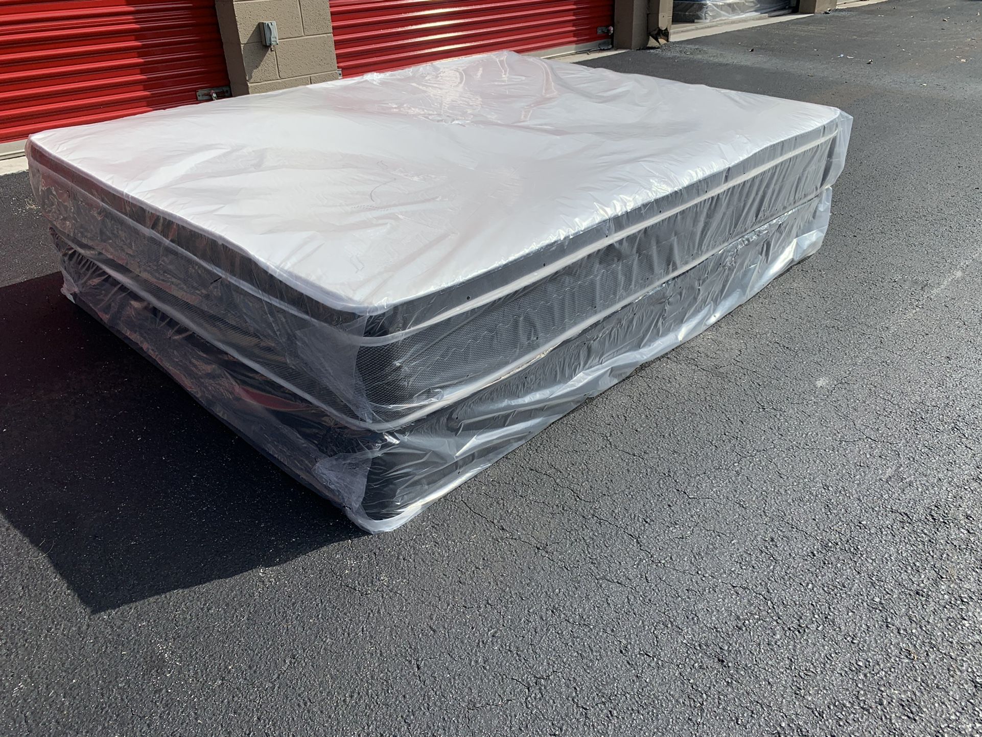 Mattress Queen Size Pillowtop With Box Spring // New // Offer  Mattresses & Box springs