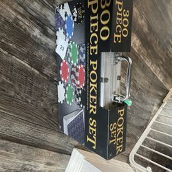 Brand New Poker Set 300 Chips 