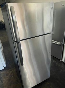 GE Stainless Steel Top Mount Refrigerator - Excellent Condition