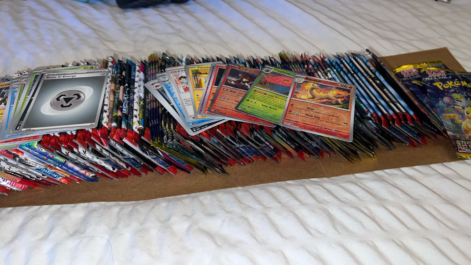 Pokémon 950 Card LOT!!!