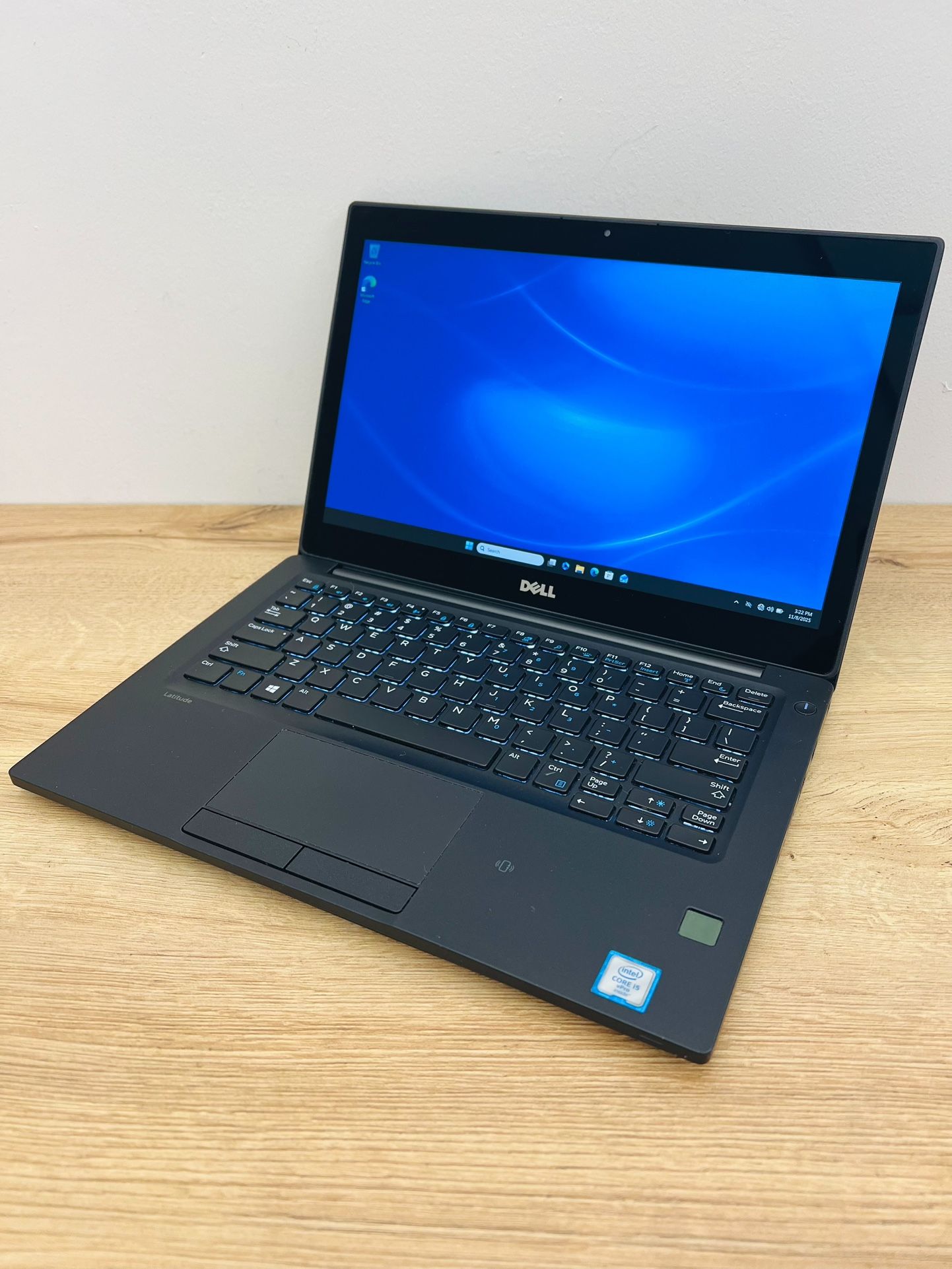 Dell i5 vPro Full HD touchscreen laptop / Windows 11 Pro / SSD 256 / RAM 8GB / Camera / Antivirus / HDMI / Bluetooth / WiFi AC / USB C / Backlit / Cha