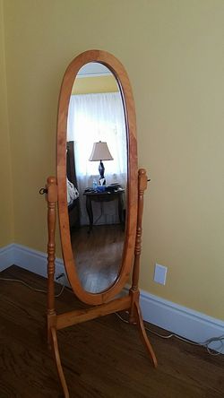 Stand mirror