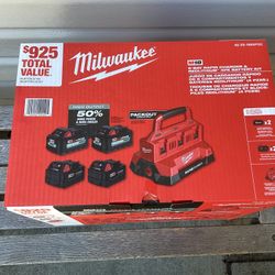 Milwaukee M18 PACKOUT 6- Port Rapid Charger  With (2) 5.0Ah Batteries and (2) 6.0Ah HIGH OUTPUT Batteries.  Brand NEW.  NUEVO.