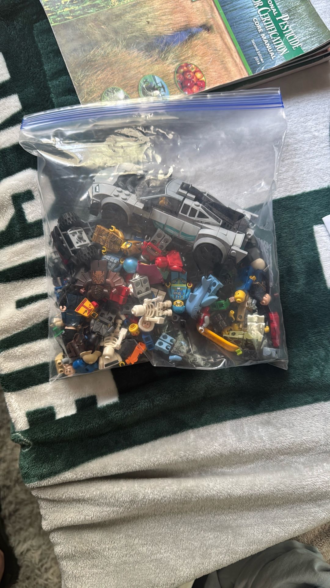 lego minifigures / cars