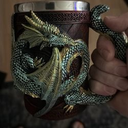 Two cups and game back or use for laptop