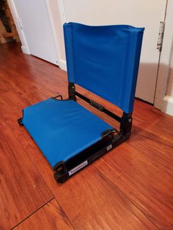 Stadium chair in excellent condition like a New