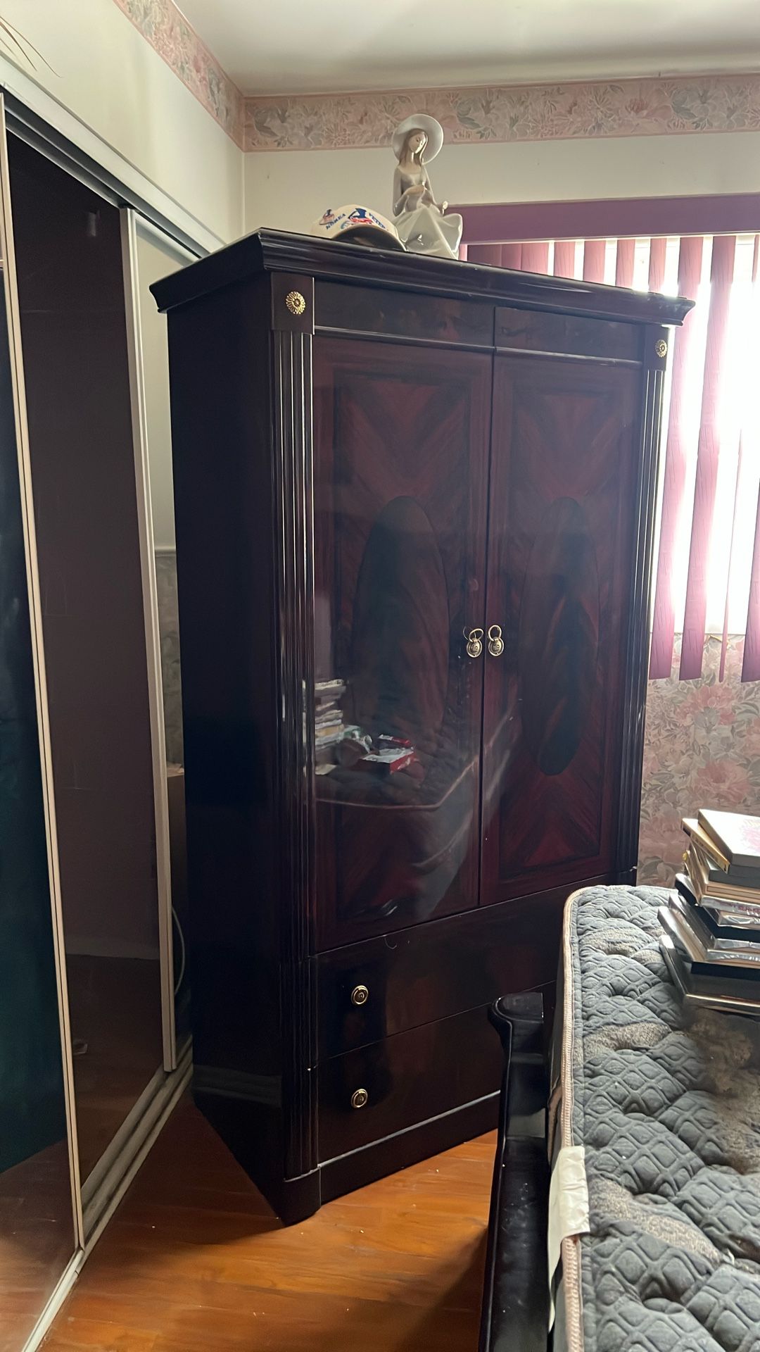 Bedroom Furniture Set 