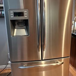 GE profile Refrigerator/freezer