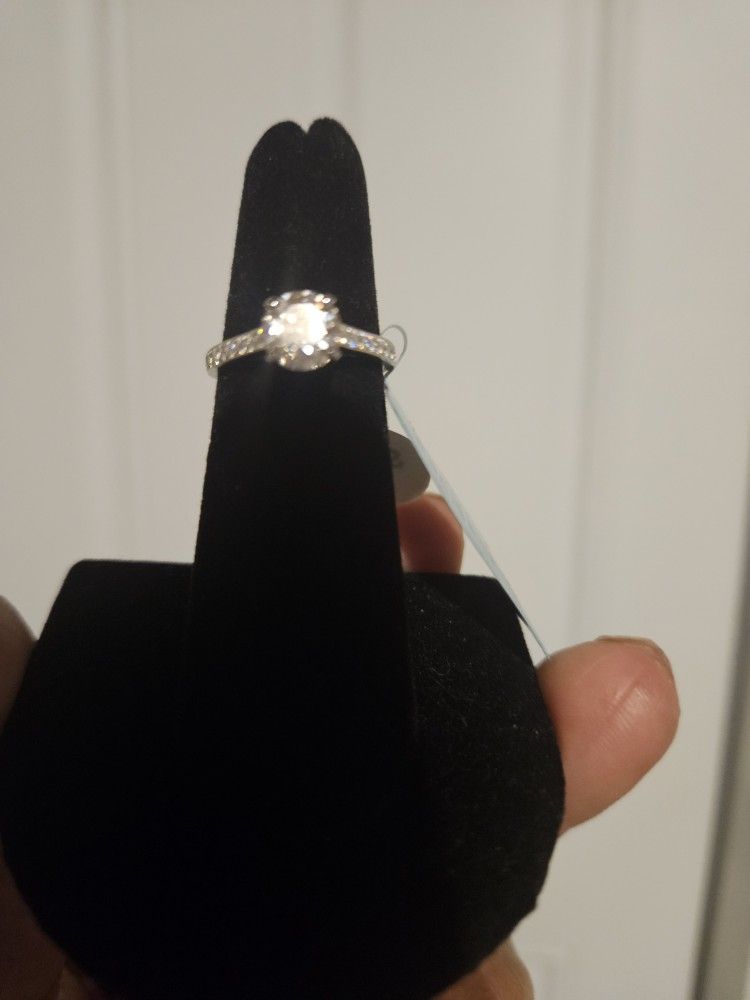 Mossinate Solitaire Ring Size