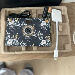 Papershoot Camera + Adaptor + SD card 