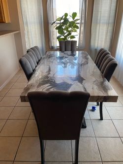 Dinning table w 6 chairs