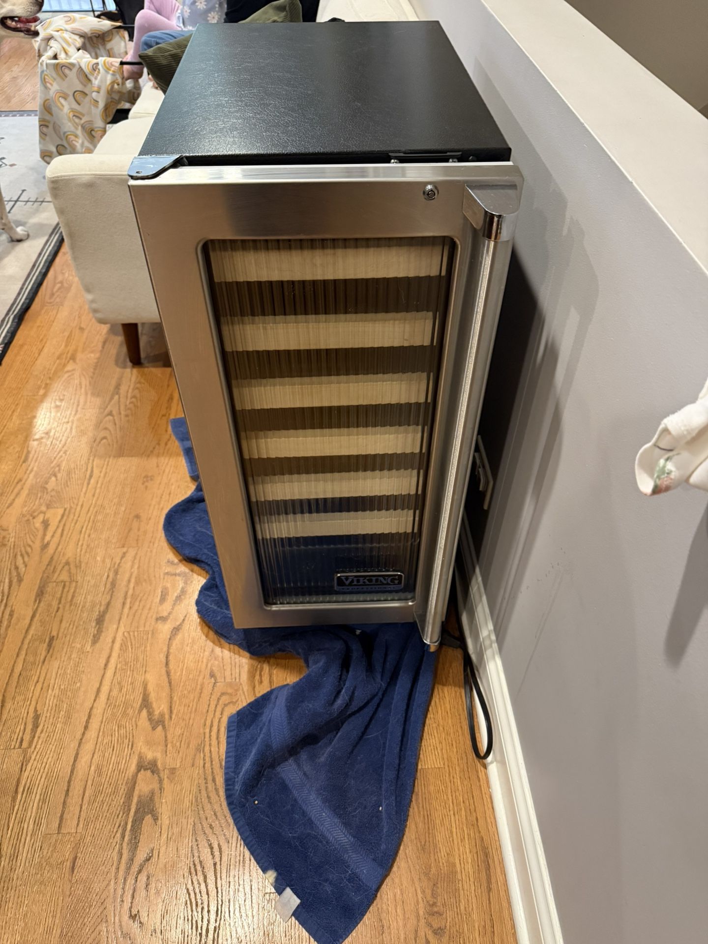 Viking 15” Under Counter Wine Cooler 