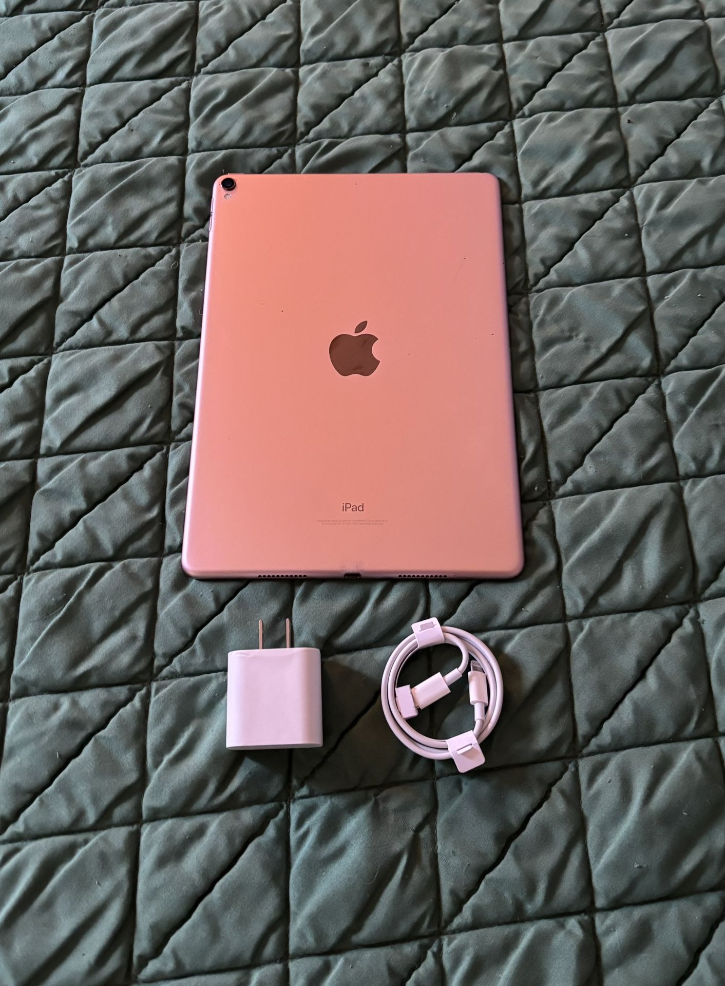 iPad Pro 1st Gen 10.5” 64GB Rose Gold 