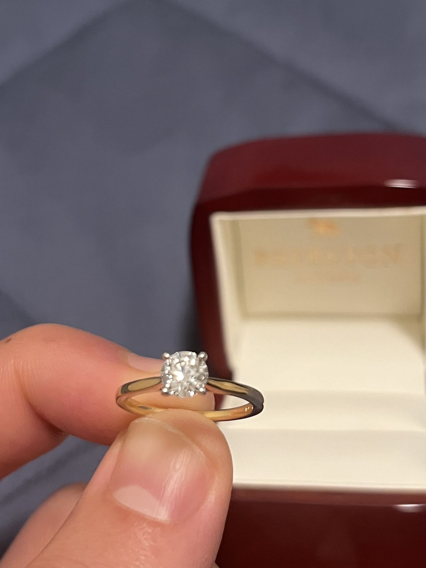 BRAND NEW NATURAL DIAMOND ENGAGEMENT RING