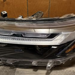 2024 Toyota Rav4 Left headlight