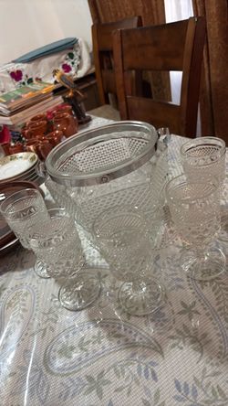 Cocktail Bucket w/wine glasses