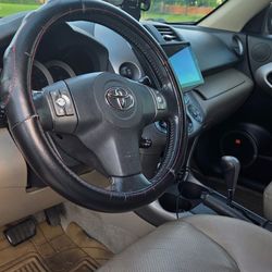 Toyota RAV4 2008 Limited Trim AWD. LED Screen
