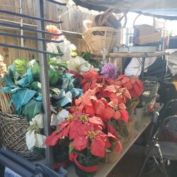 Basquets ,fake Flowers  And Vases From $5.00 To $8.00