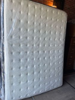 Queen size mattress beauryrest pillow top