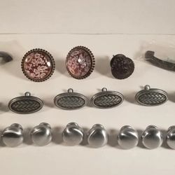 LOT OF 26 VINTAGE DRAWER CABINET PULL HANDLES KNOBS DRESSER HARDWARE 