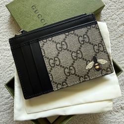 New- Gucci Bee Zipper Card Case 