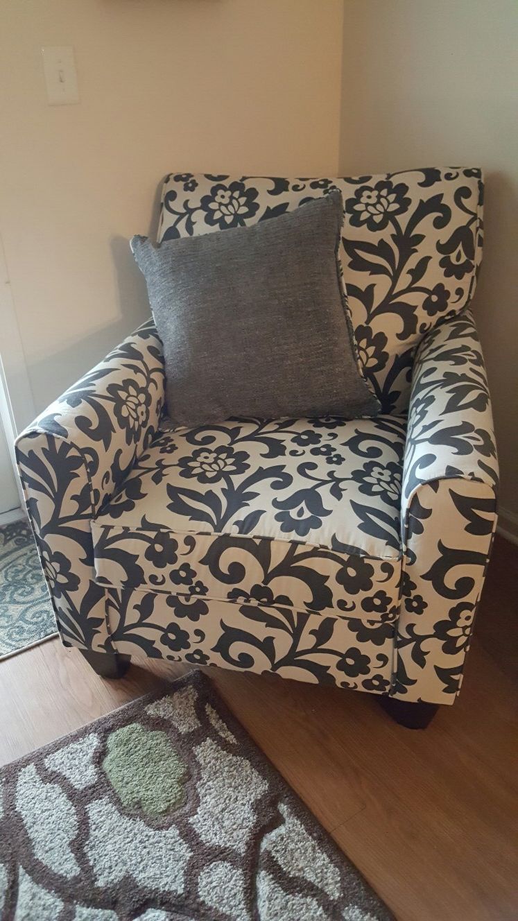 Simmons Flannel Levon Charcoal Accent Chair