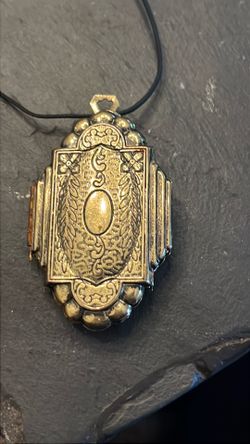 Pendant locket