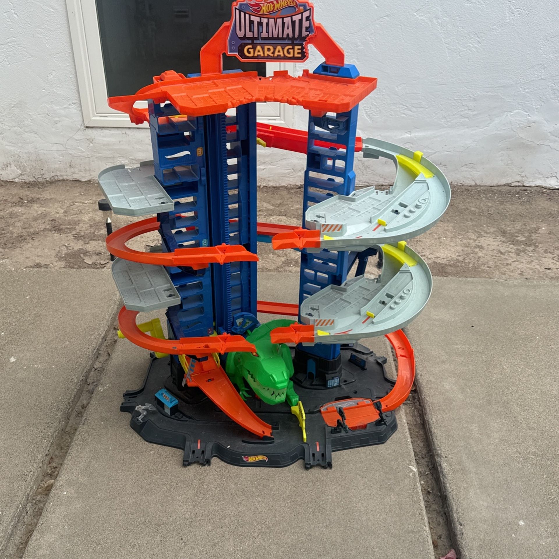 Hot Wheels Ultimate Garage With T Rex Dinosaur