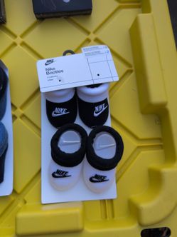 Nike booties baby socks 0-6 months