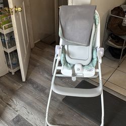 High chair with floor mat