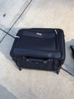 Briefcase - samsonite - wheels - $20