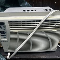Maytag Window Air Conditioner 7000 BTU Excellent Condition