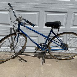 Women's, Girl's Bicycle. 1980 Schwinn Le Tour X-Tra Lite 10-Speed