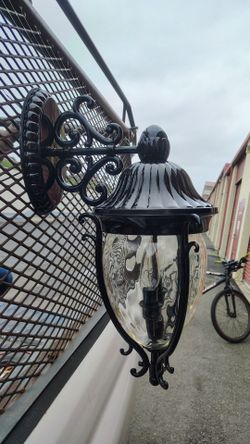 Exterior Light / Looks New