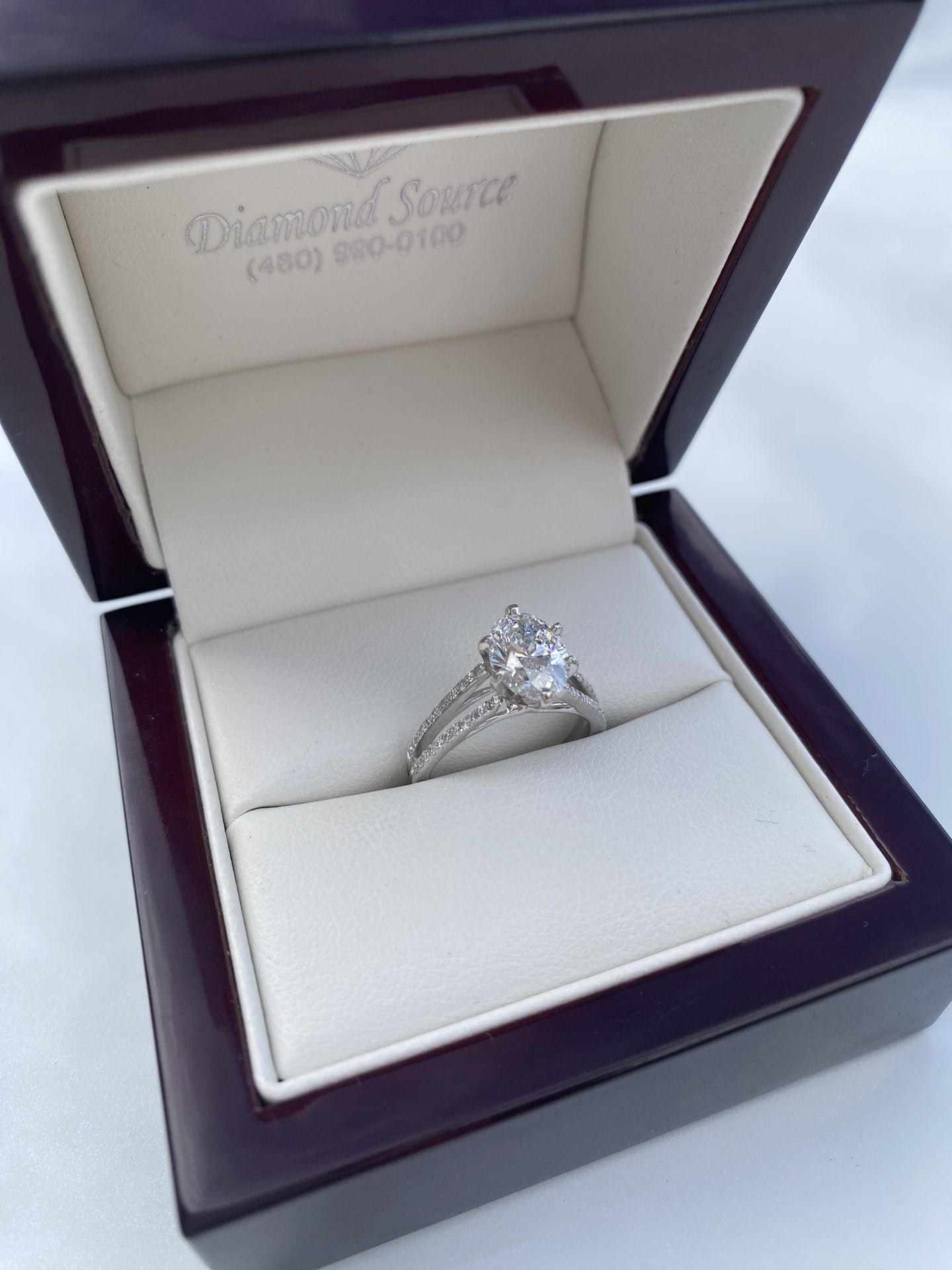 18kt White Gold Split Shank Cathedral Style Diamond Engagement Ring 