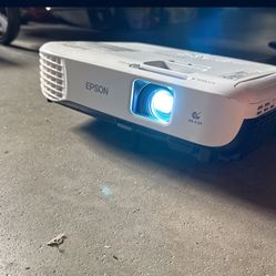 Epson Projector “hdmi” WiFi , With Remote Control 