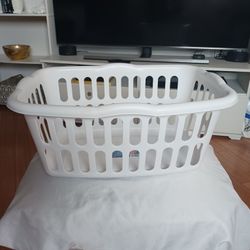 Sterilite Large Rectangular Plastic Laundry Baskets – 1.5 Bushel