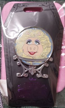 Disney Walt Disney Imagineering Exclusive Miss Piggy as Madame Leota Haunted Mansion Pin LE 999 D23 MOG 2021
