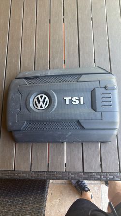 Volkswagen Passat engine cover 2014